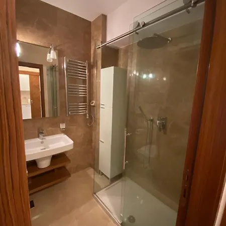 Center Apartman *